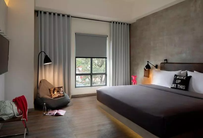 Szálloda Moxy Bandung