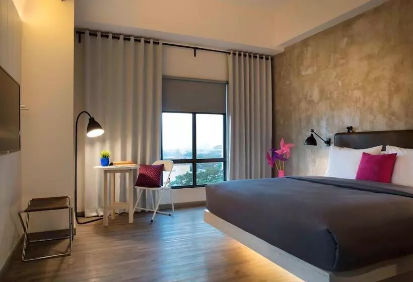 Szálloda Moxy Bandung