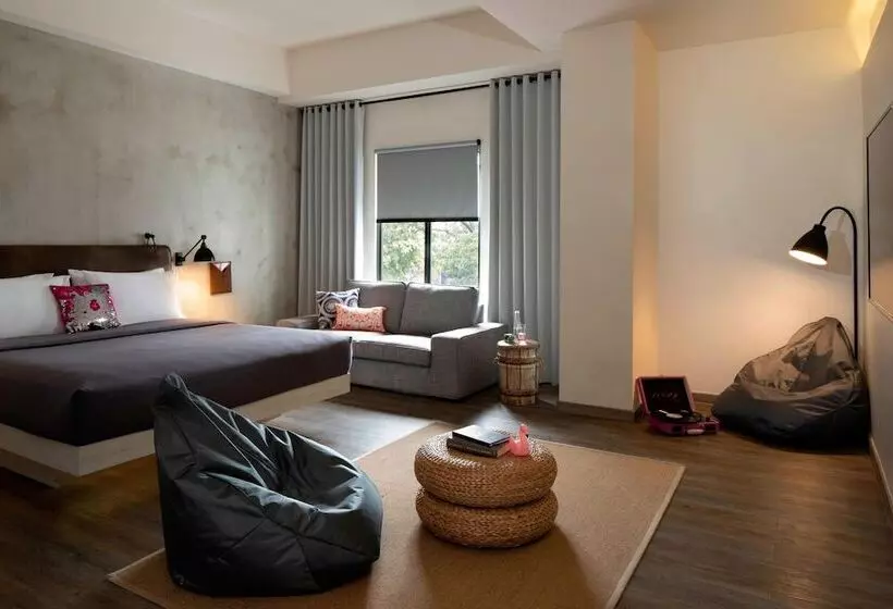 Szálloda Moxy Bandung