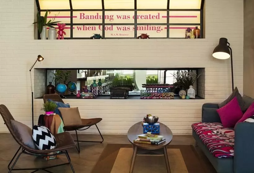 Szálloda Moxy Bandung