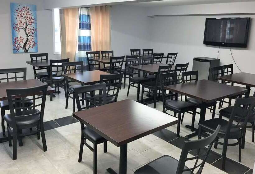 فندق Travelodge By Wyndham Rosetown