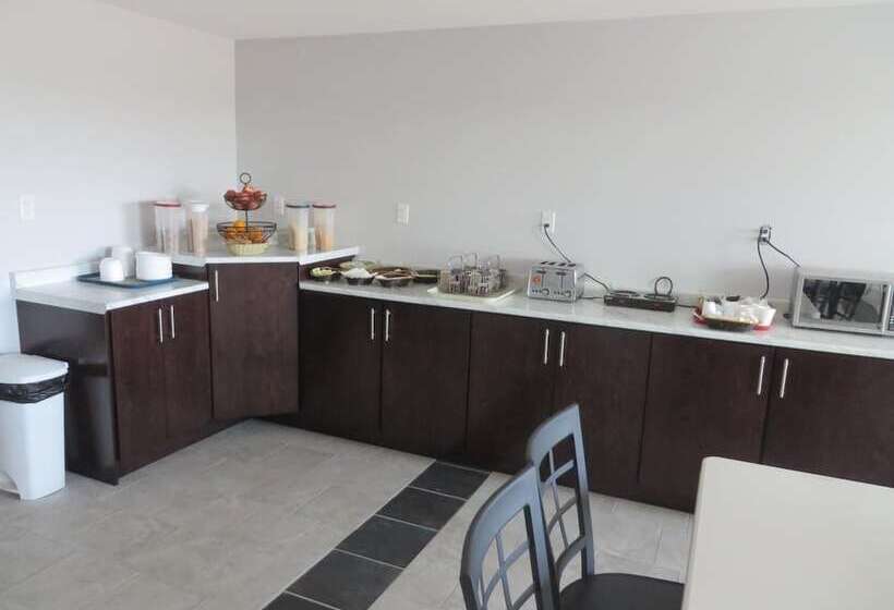 فندق Travelodge By Wyndham Rosetown