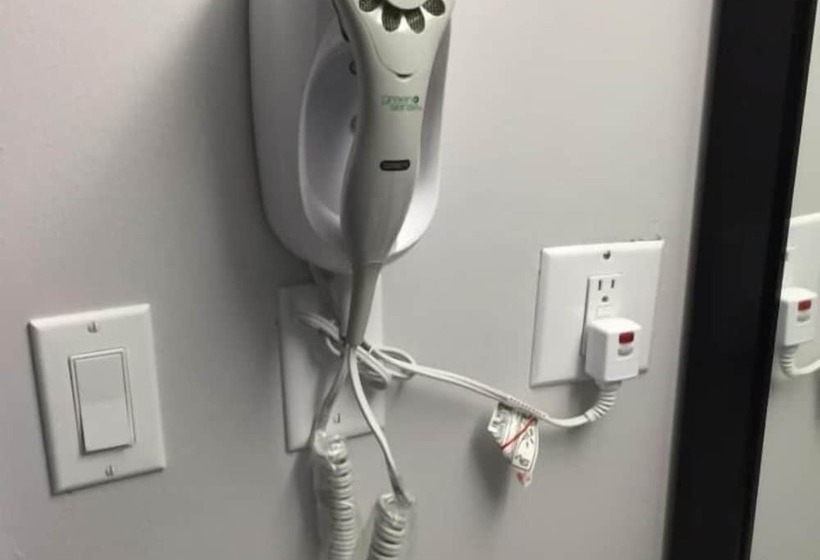 فندق Travelodge By Wyndham Rosetown