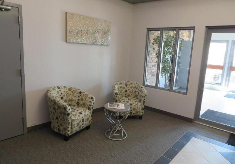 فندق Travelodge By Wyndham Rosetown