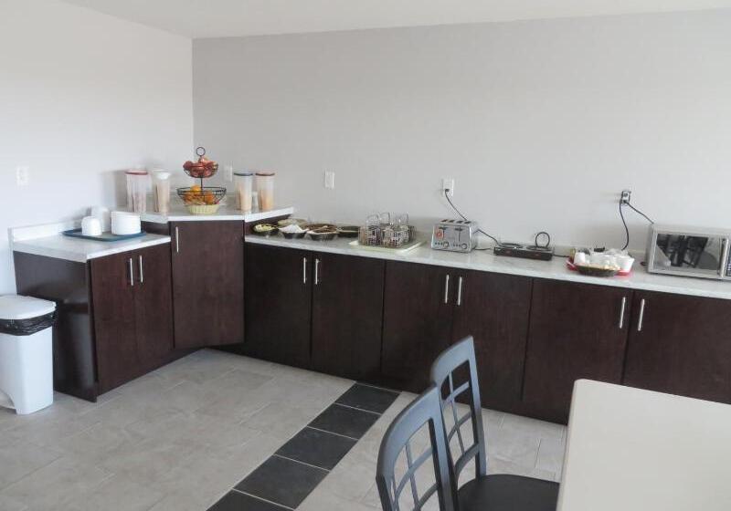 فندق Travelodge By Wyndham Rosetown