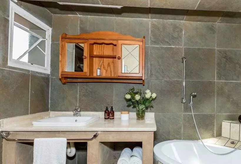 Majatalo Beetleloop Guest House