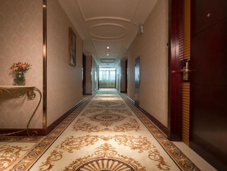 Vienna Hotel Shanghai Happy Valley