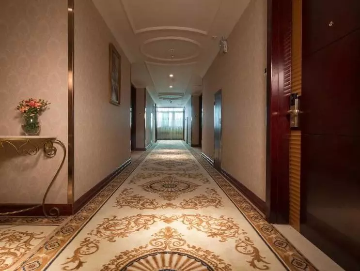 Vienna Hotel Shanghai Happy Valley
