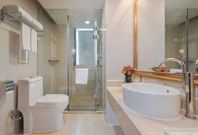 Vienna Hotel Shanghai Happy Valley