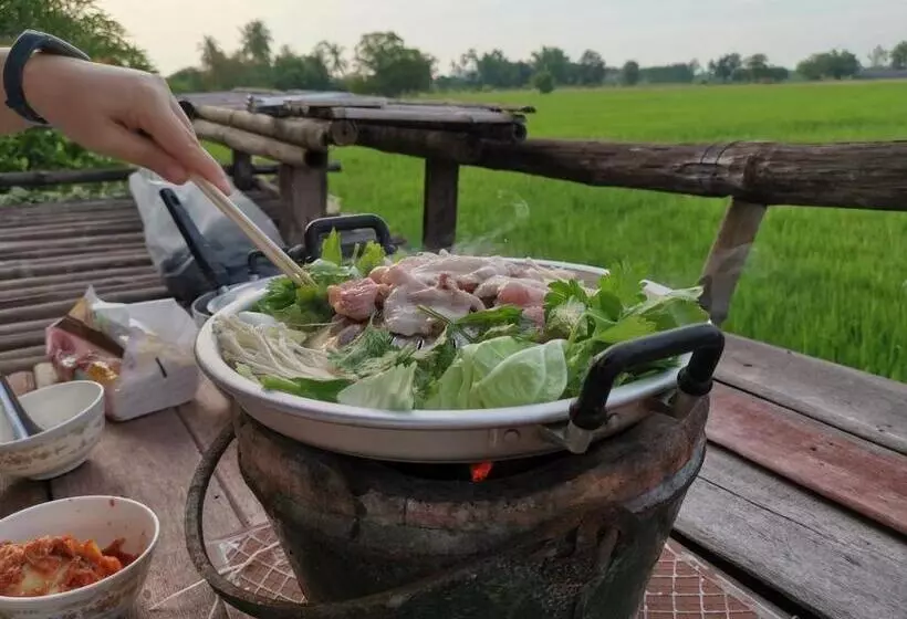 ベッドアンドブレックファースト Kratomrimtung Homestay กระท่อมริมทุ่งโฮมสเตย์