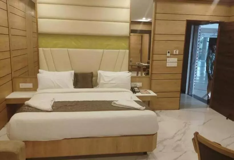 ホテル Dwarka Palace Luxury