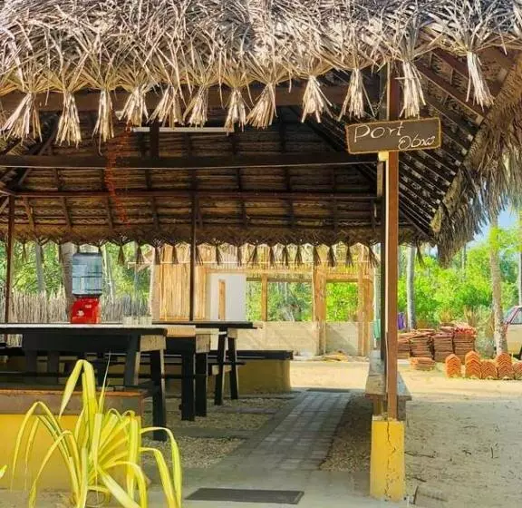 ホテル Lankathilaka Kitesurfing Holiday Resort