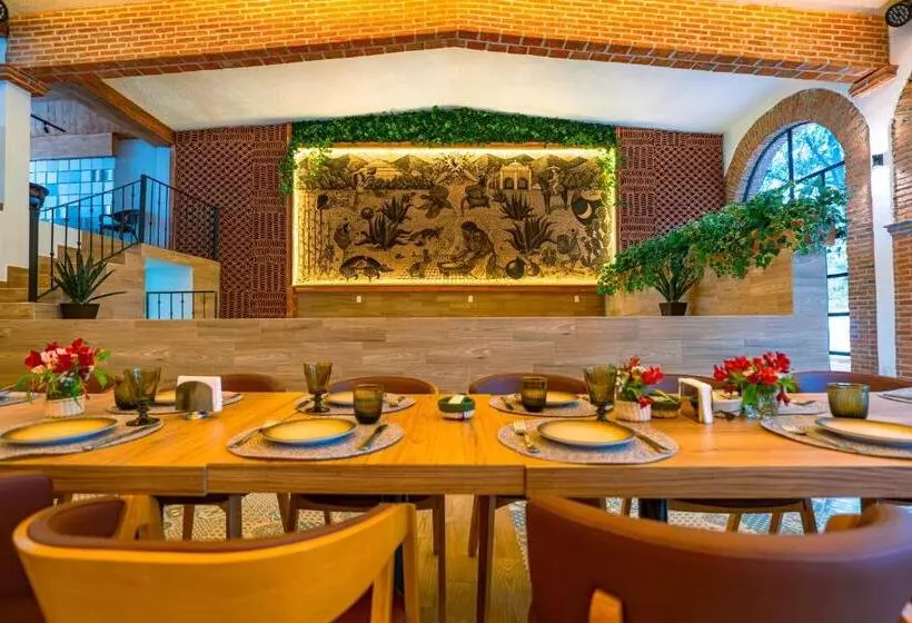 ホテル Oviedo   Club Campestre Teotihuacan
