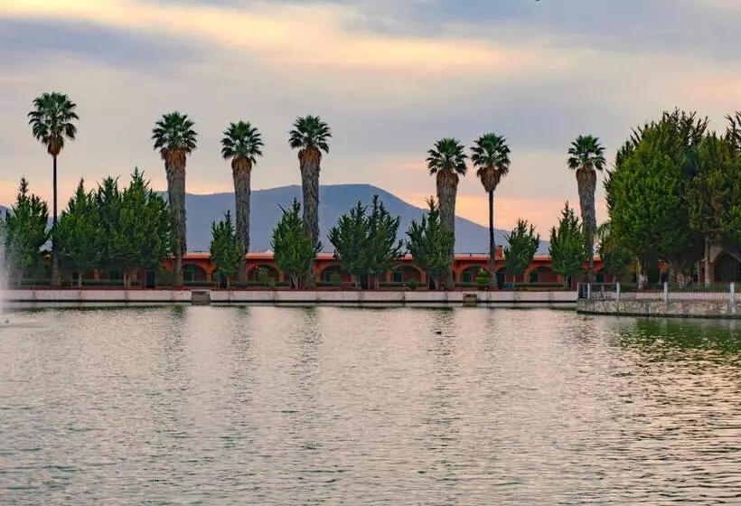 ホテル Oviedo   Club Campestre Teotihuacan