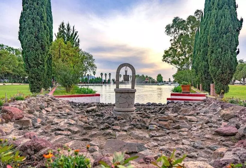 ホテル Oviedo   Club Campestre Teotihuacan