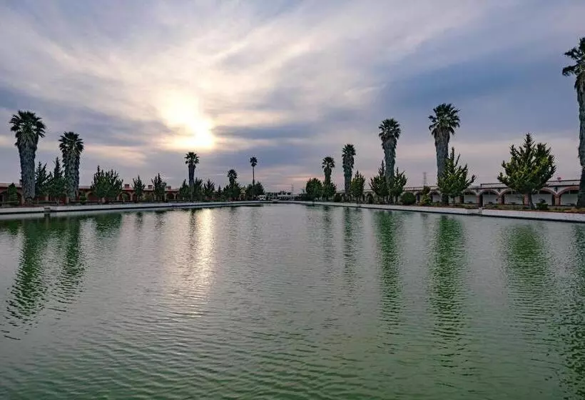 ホテル Oviedo   Club Campestre Teotihuacan