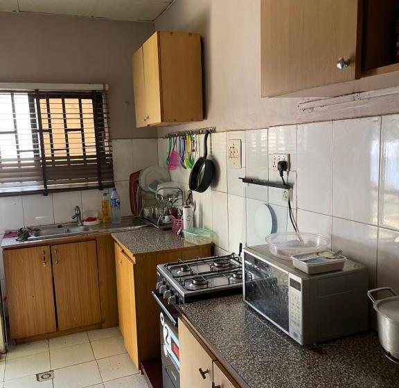 پانسیون Od V!ck S Budgets, 24hr Power, Security, Dstv