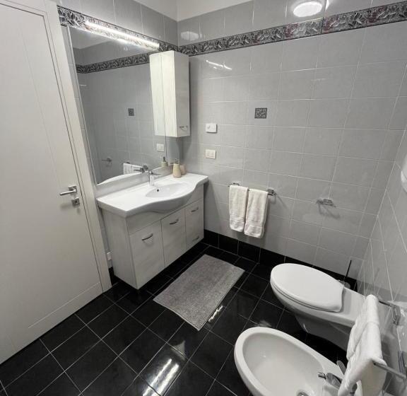 B&b Alessandro Private Room & Bathroom In Shared Apartment