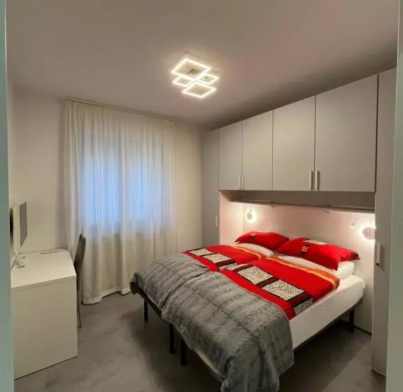 B&b Alessandro Private Room & Bathroom In Shared Apartment