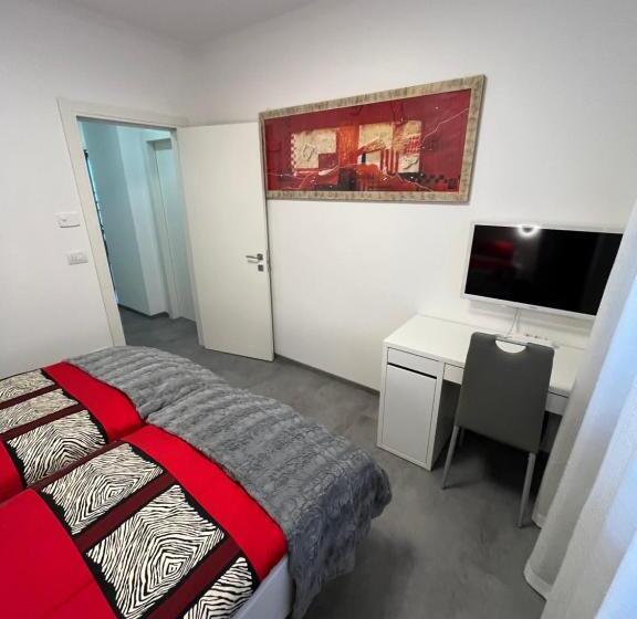 B&b Alessandro Private Room & Bathroom In Shared Apartment