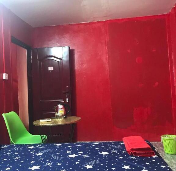 בית מלון כפרי The Big Boss Indian & Nepali Restaurant House