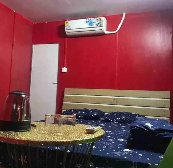 ホテル The Big Boss Indian & Nepali Restaurant House