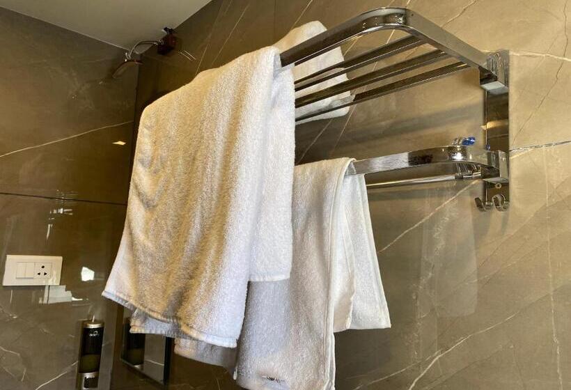 فندق The Grand Sarovar Inn And Suites