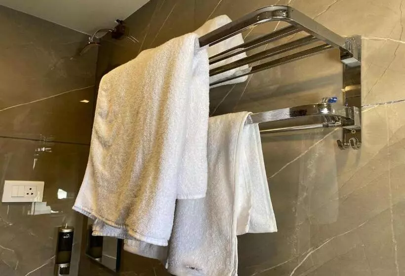 Hotelli The Grand Sarovar Inn And Suites