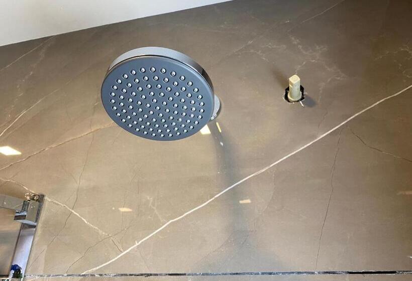 فندق The Grand Sarovar Inn And Suites