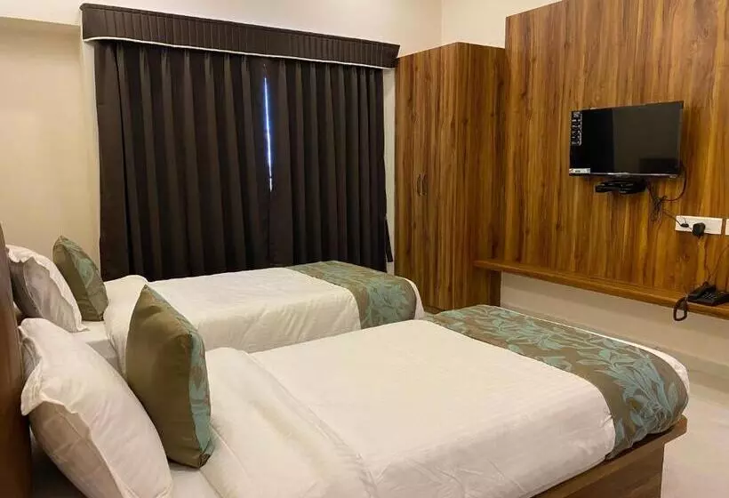 Hotelli The Grand Sarovar Inn And Suites