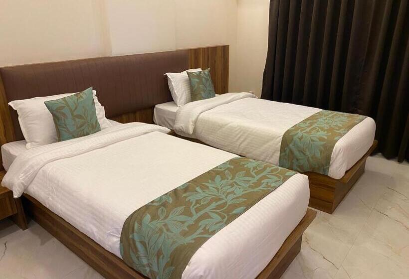 فندق The Grand Sarovar Inn And Suites