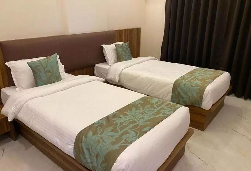 Hotelli The Grand Sarovar Inn And Suites