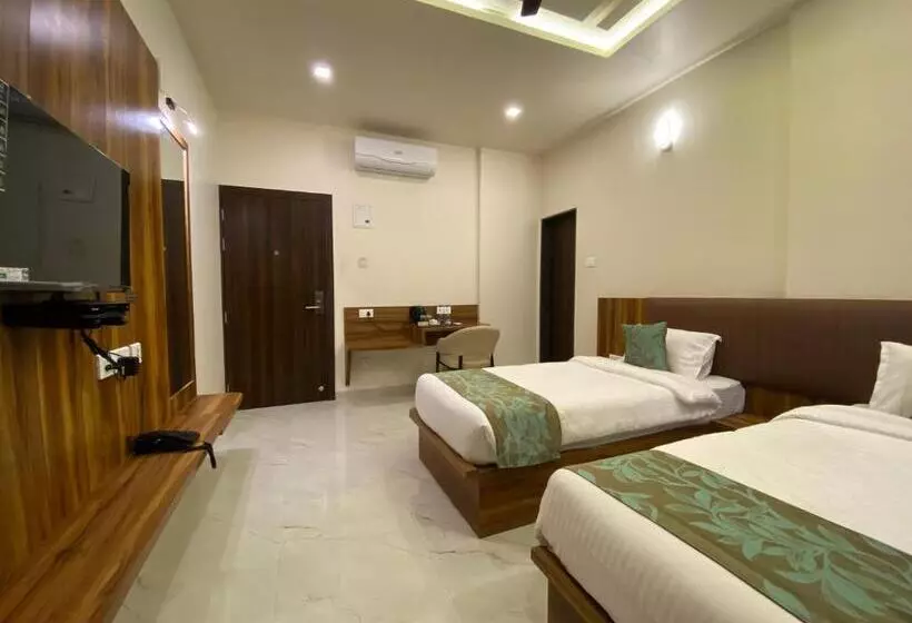 Hotelli The Grand Sarovar Inn And Suites