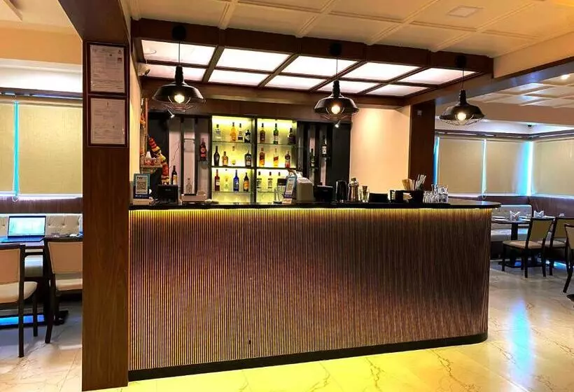 Hotelli The Grand Sarovar Inn And Suites