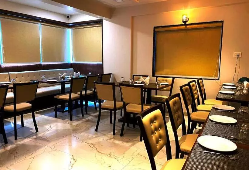 Hotelli The Grand Sarovar Inn And Suites