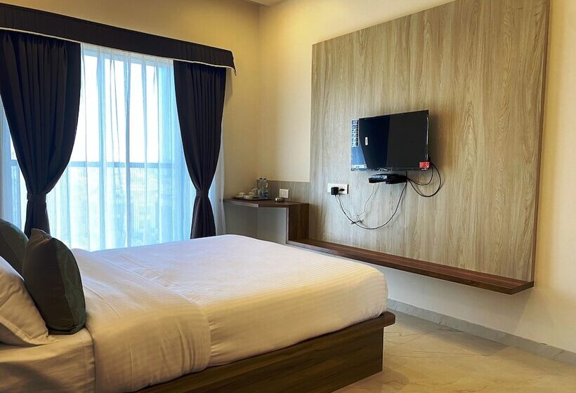 فندق The Grand Sarovar Inn And Suites