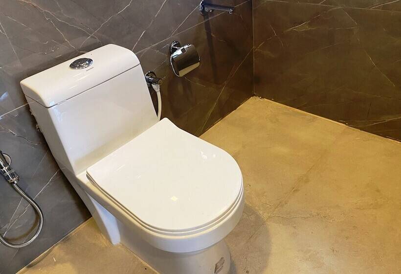 فندق The Grand Sarovar Inn And Suites