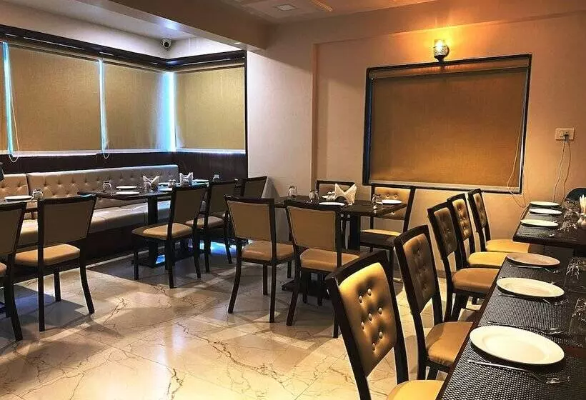 Hotelli The Grand Sarovar Inn And Suites