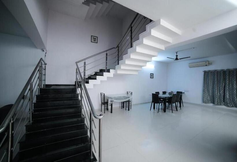 펜션 Corporate Stay Soluation Gandhinagar B/53