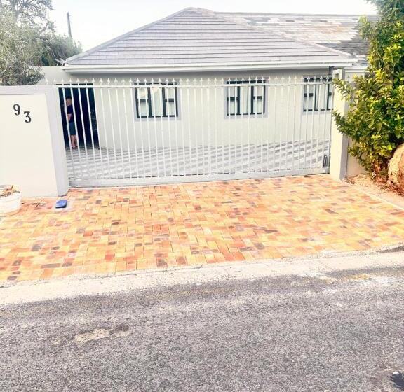 펜션 Malaika Guest House