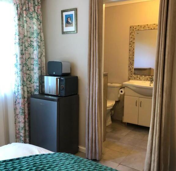 بنسيون Self Catering Guest House