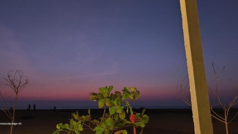 فندق Aisiri Comforts Beach Stay And Cafe