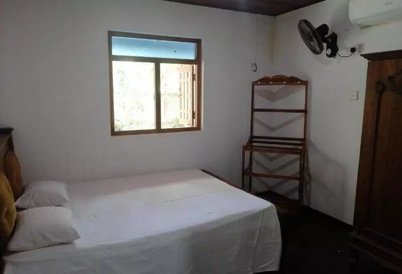 هتل Geeth Lanka River Resort