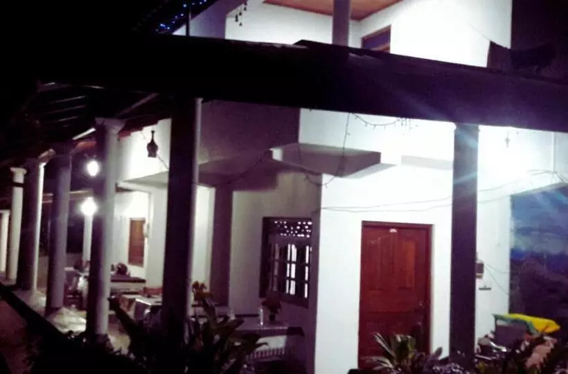 هتل Geeth Lanka River Resort