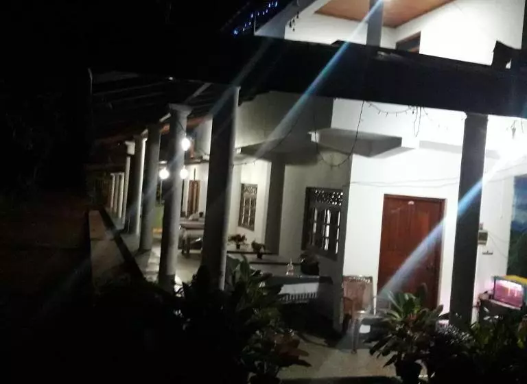 هتل Geeth Lanka River Resort