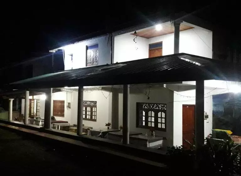 هتل Geeth Lanka River Resort