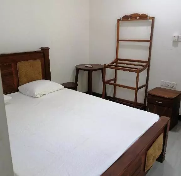 هتل Geeth Lanka River Resort