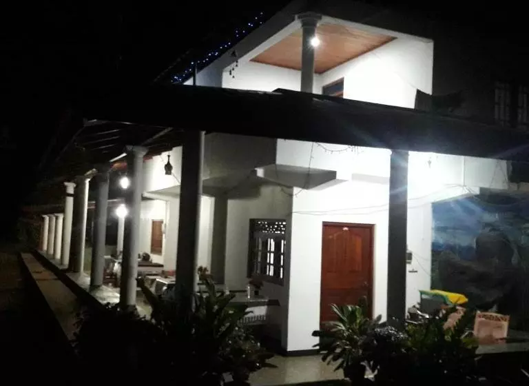 هتل Geeth Lanka River Resort