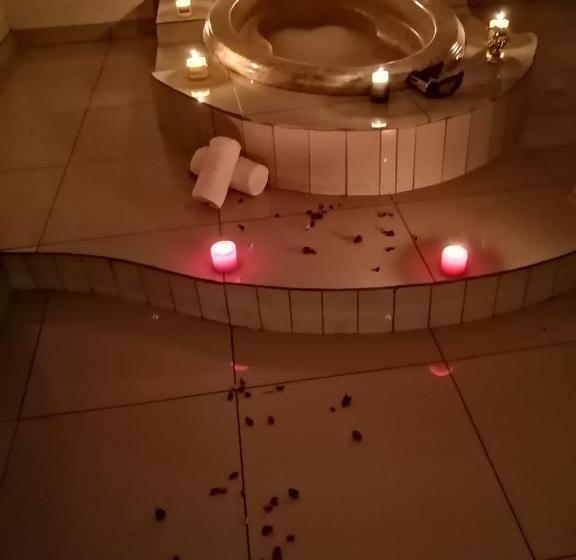 בית מלון כפרי Makhadzi S Clouds Lodge