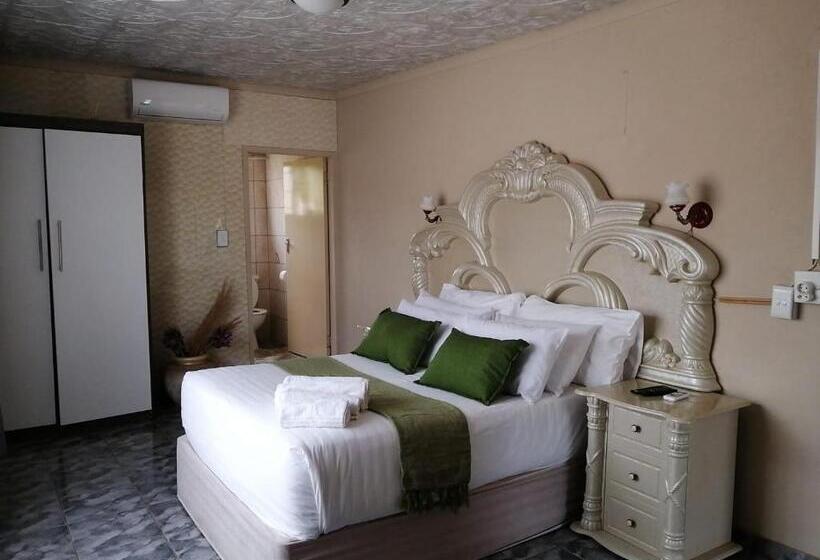 בית מלון כפרי Makhadzi S Clouds Lodge